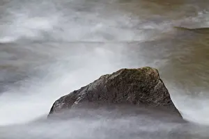 Open Air Waterscape Drucke: Rock on water