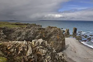 Waterfront Scenery Drucke: Rocks and cliffs at the northeastern coast