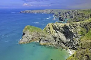 Steep Coast England Drucke: Rocks and cliffs in shallow water