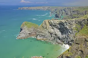 Steep Cliff Coastline Europe Drucke: Rocks and cliffs in shallow water