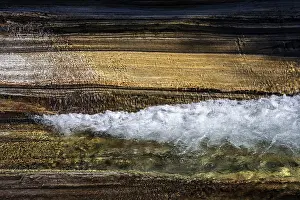 Uninhabited Mountain Stream Drucke: Rocks and foaming water, rock structures