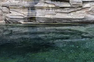 Ticino Mountain Creek Drucke: Rocks, rock structures, clear water
