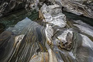 Uninhabited Mountain Stream Scene Drucke: Rocks, rock structures, clear water