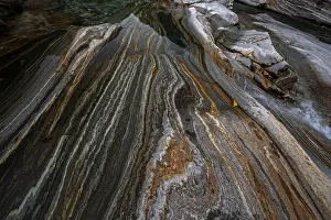 Uninhabited Mountain Stream Drucke: Rocks, rock structures, clear water