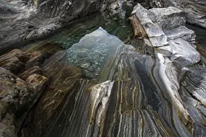 Ticino Mountain Creek Drucke: Rocks, rock structures, clear water