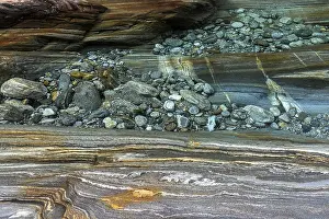 Uninhabited Mountain Stream Drucke: Rocks, rock structures, clear water