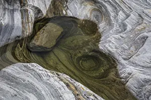 Ticino Mountain Creek Drucke: Rocks, rock structures, Verzasca River