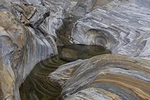 Ticino Mountain Creek Drucke: Rocks, rock structures, Verzasca River