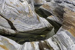Ticino Mountain Creek Drucke: Rocks, rock structures, Verzasca River