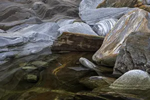 Empty Waterfront In Switzerland Drucke: Rocks, rock structures, Verzasca River