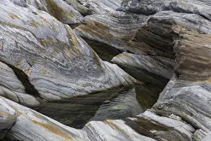 Central Europe Mountain Stream Drucke: Rocks, rock structures, Verzasca River