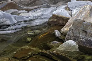Mountain Creek Waterfalls Drucke: Rocks, rock structures, Verzasca River
