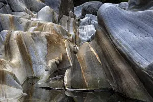 Uninhabited Swiss Countryside Drucke: Rocks, rock structures, Verzasca River