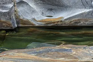 Ticino Mountain Creek Drucke: Rocks, rock structures, Verzasca River