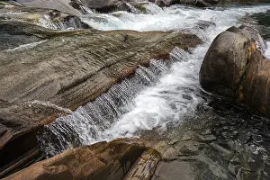 Mountain Creek Europe Drucke: Rocks, rock structures, waterfall