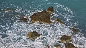 Mediterranean Coastal Scene Drucke: Rocks in the sea, surrounded by spray and surging waves
