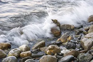 Wave Crashing Shore Drucke: Rocks and waves
