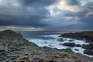 Northern Ireland Coastline Drucke: Rocky coast with basalt columns