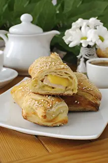 Savory Breakfast Dish Drucke: Roll out puff pastry with ham and cheese