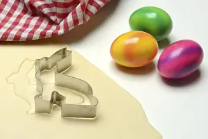 Sweet Easter Treats Drucke: Rolled dough with bunny cookie cutter and easter eggs