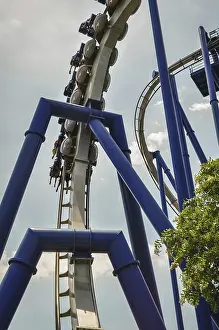 Deserted Amusement Park Drucke: A rollercoaster at a theme park in USA