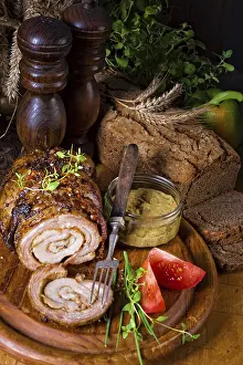 Nutritionally Balanced Dish Drucke: Rolling roasts fullly with dried fruit and bacon