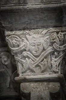 Drucke von Ein Romanisches Kapitell mit Teufel, aus dem 10. Jahrhundert, von der Vorgängerkirche Santa Maria de Wamba in der Region Montes Torozos bei Valladolid in Kastilien und León, Spanien Valladolid Drucke: Romanische Kapitelle mit Teufel, 10
