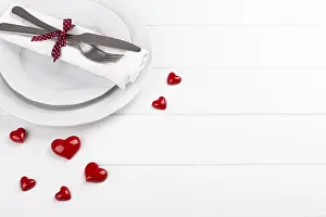 White Wooden Table Decoration Drucke: Romantic table setting on white wooden table