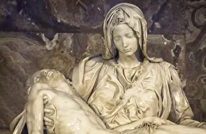 Drucke von ROM, VATIKANISCHE STAAT - 28. August 2018: Pieta di Michelangelo (Die Pietà), 1498-1499, befindet sich in der St.-Peter-Basilika in Rom ROM, VATIKANISCHE STAAT - 28 Vatikanstadt Drucke: ROM, VATERSTÄTTE DES HEILIGEN STÜHLS - 28. AUGUST
