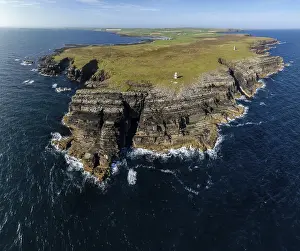 Scottish Coastal Landscape Drucke: Roseness lighthouse and cliffs