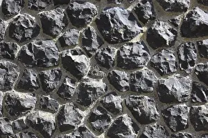 Distinctive Rock Formations Drucke: Rough wall of black rocks with distinctive structure