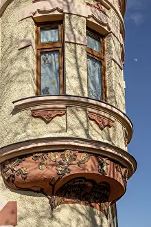 Residential Building Design Drucke: Round bay window on a residential building