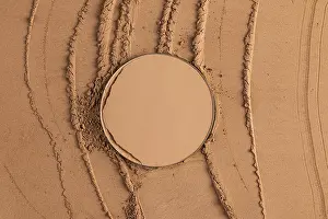 Compact Powder Drucke: A round block of compact powder