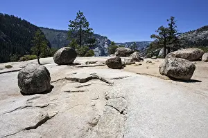 Granite Cliff Landscape Drucke: Round granite rocks on a granite surface