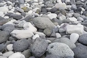 Deserted Beach In Iceland Drucke: Round stones on the beach, Hellnar
