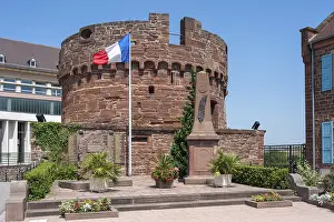 Western Europe Landmarks Drucke: The round tower as part of the former castle