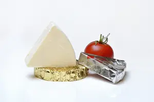 Processed Cheese Drucke: Round and triangular processed cheese with tomato