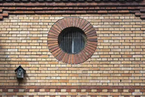 Brick Wall Architecture Drucke: A round window, also called oculus