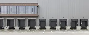 Bilder Datiert 10. Februar 2024: Warehouse loading docks print