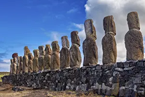 Easter Island Drucke: Row of Moai statues on Easter Island