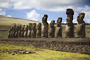 Easter Island Statues Drucke: Row with statues at easter island