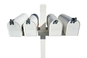 Digital Communication Drucke: Row of white mailboxes isolated on a white background