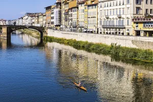Physical Fitness Exercises Drucke: Rowers training on the river Arno