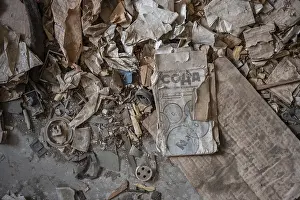 Rundown Residential Building Drucke: Rubbish and old instructions in Cyrillic script