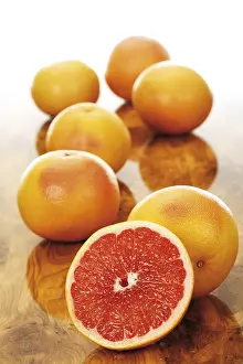 Table Top Food Photography Drucke: Ruby Red Grapefruit (Citrus)