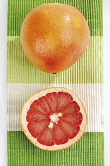 Ruby Red Grapefruits Drucke: Ruby Red Grapefruits (Citrus x paradisi)