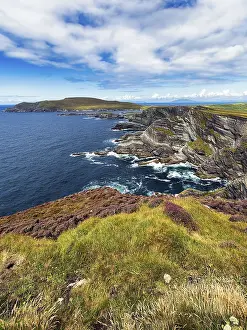 Rugged Irish Coastline Drucke: Rugged cliffs overlooking the Atlantic Ocean