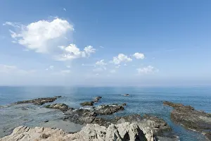 Rugged Coastline Drucke: Rugged coastline, rugged limestone cliffs