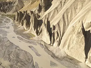 Mountainous Region Asia Drucke: Rugged, steep cliffs rise dramatically from the ground