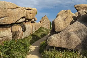 Cote De Granit Rose France Drucke: Ruin at the path of the publicans